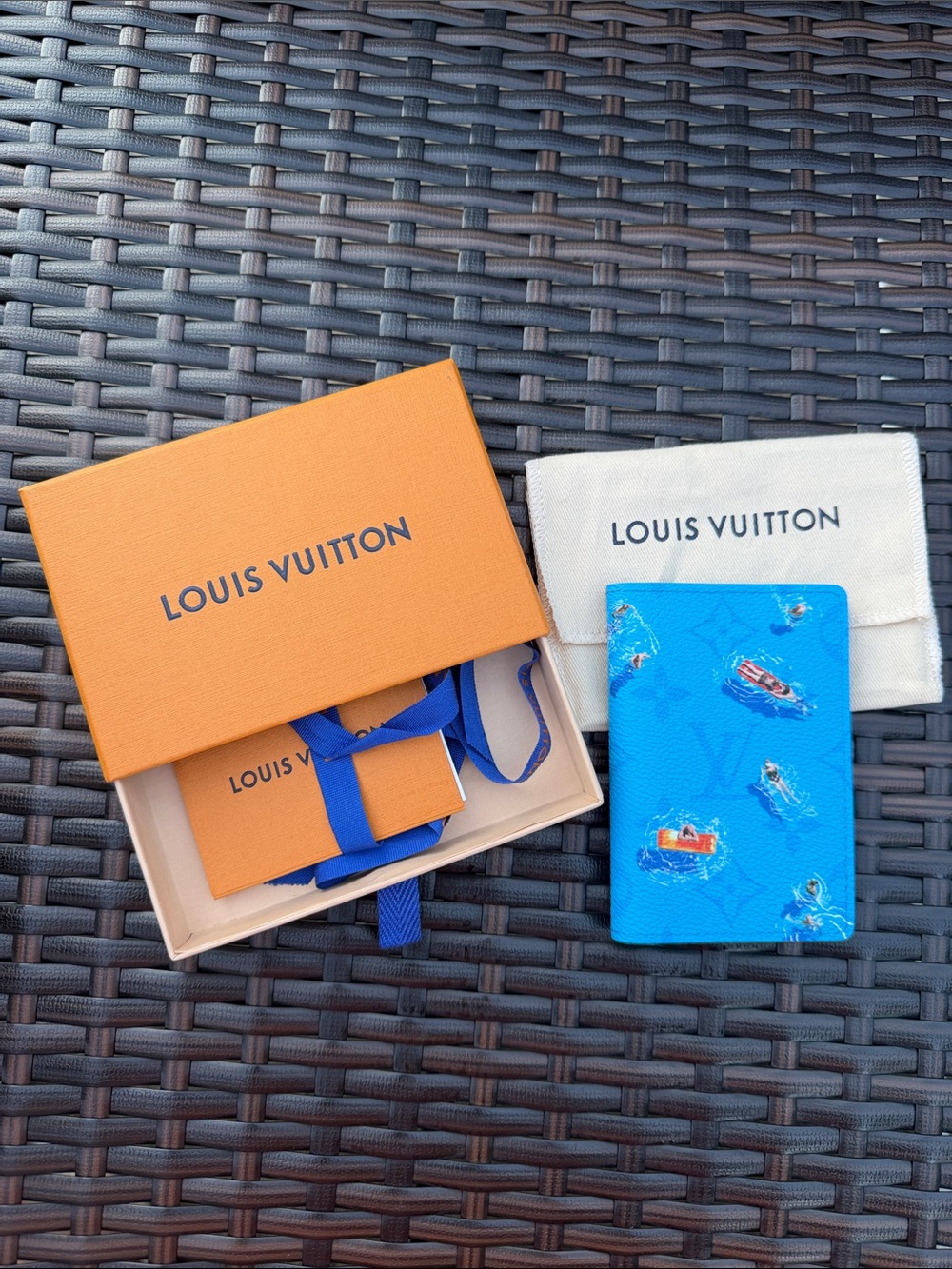NWT Louis Vuitton Pool Pocket Organizer in Blue Lagoon - Picture 1 of 4